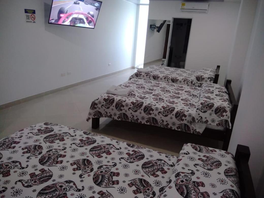 Hotel Tania Caucasia Kültér fotó