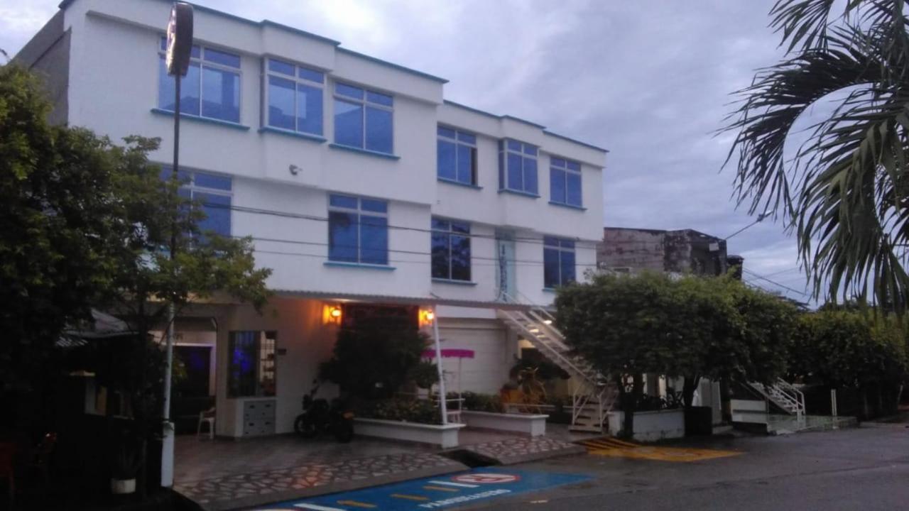 Hotel Tania Caucasia Kültér fotó